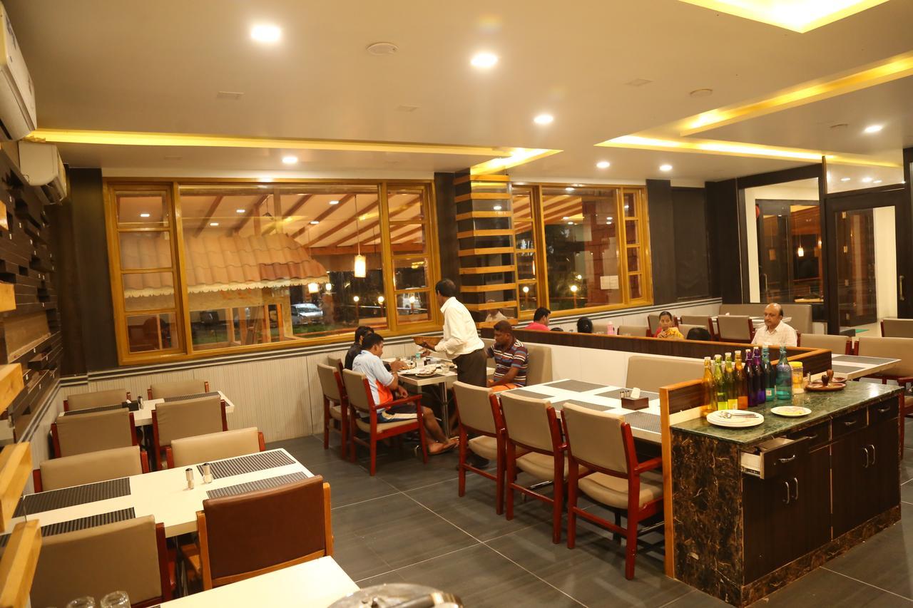 פאנבל Hotel Saheb מראה חיצוני תמונה