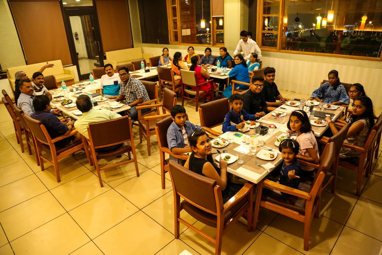 פאנבל Hotel Saheb מראה חיצוני תמונה