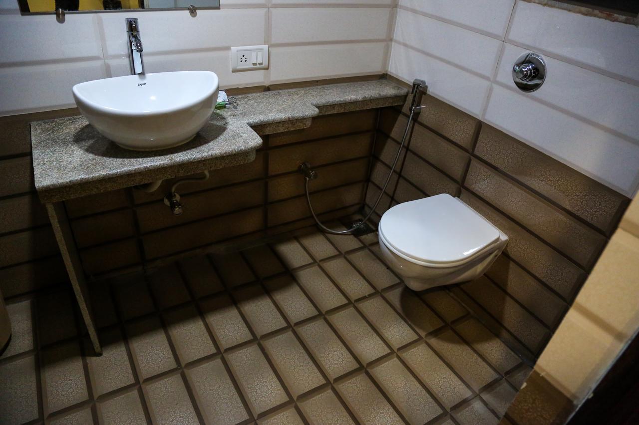 פאנבל Hotel Saheb מראה חיצוני תמונה